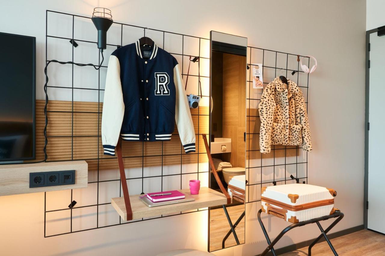 Moxy Amsterdam Schiphol Airport 4*