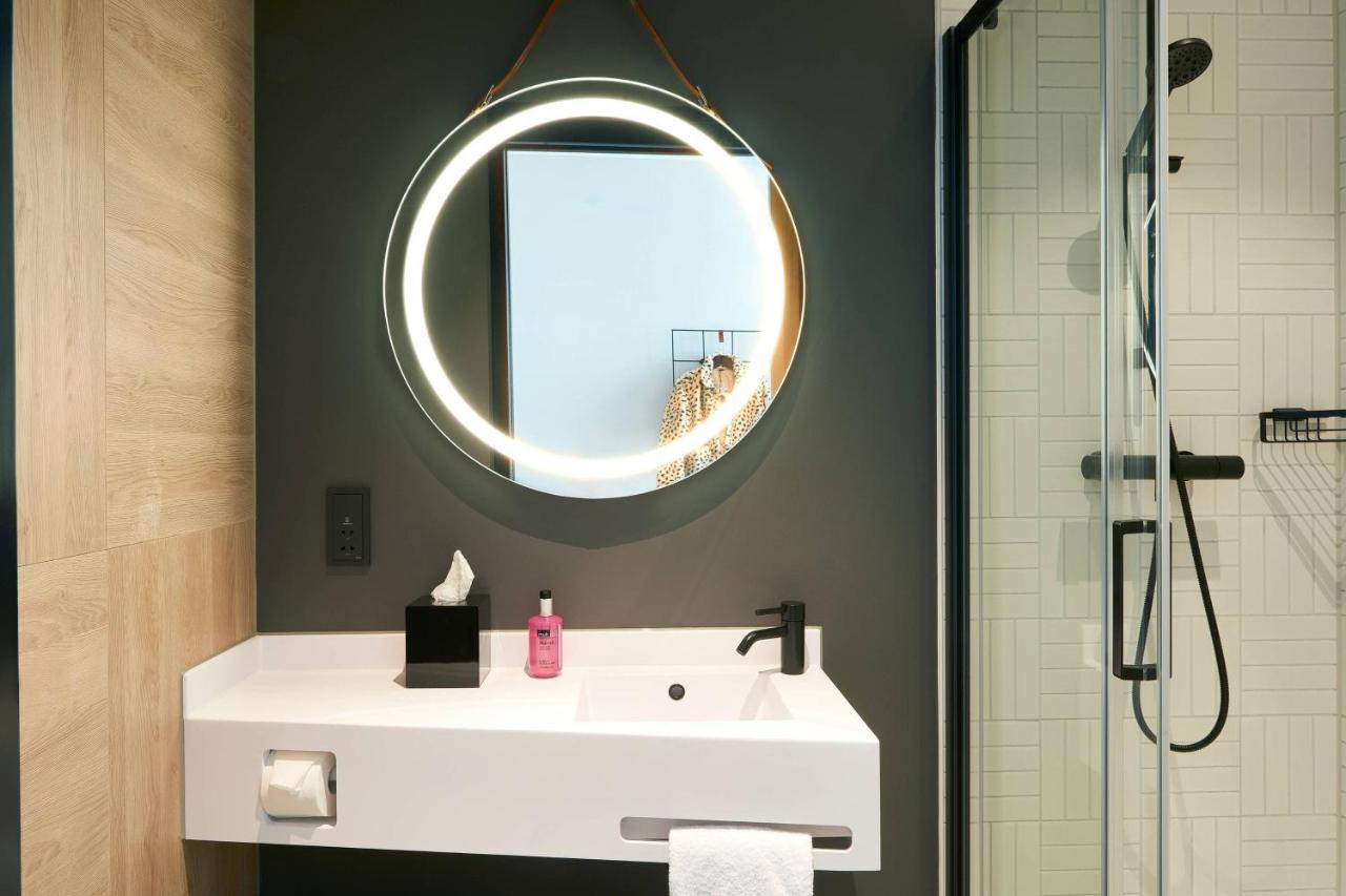 Hotel Moxy Amsterdam Schiphol Airport 4*
